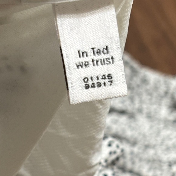 🔥🔥🔥Ted Baker Black and White Ruffled Tie Front Blouse Size: 4🔥🔥🔥 - Picture 6 of 7